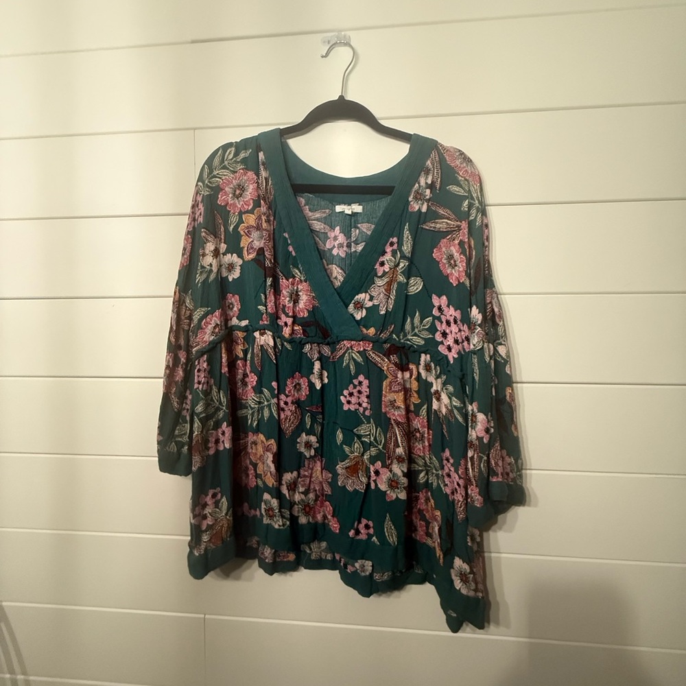Maurices Green Flutter Sleeve Blouse Relaxed Tiered